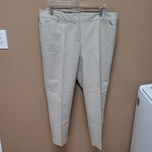 Liz Claiborne Tan Straight Leg Pants 🤎